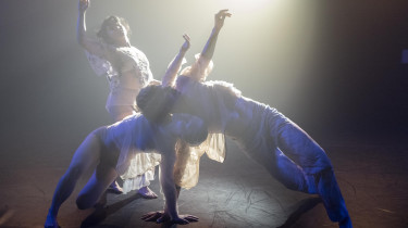 Anima Henn: Skirts in fur, unwinding 