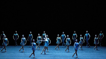Bayerisches Staatsballett: WAVES AND CIRCLES