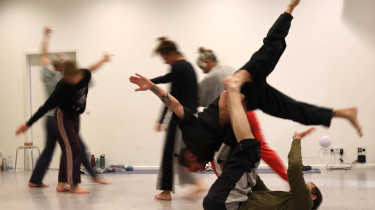 Judith Hummel: Pop Up Contact Improvisation Jam